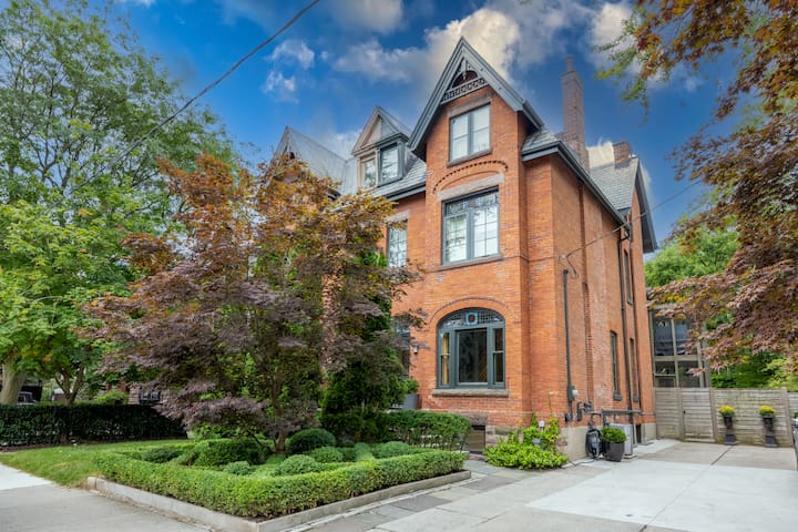 Stunningly Renovated Victorian Rosedale Home