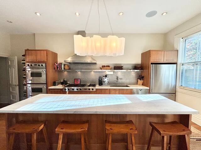 Stunningly Renovated Victorian Rosedale Home gallery image 4