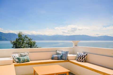 Lakefront - Rooftop Pool Table with Garden