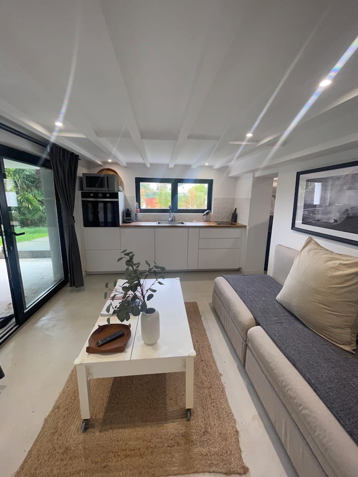 Appartement Avec Terrasse Et Piscine Dans Villa - バイヨンヌ