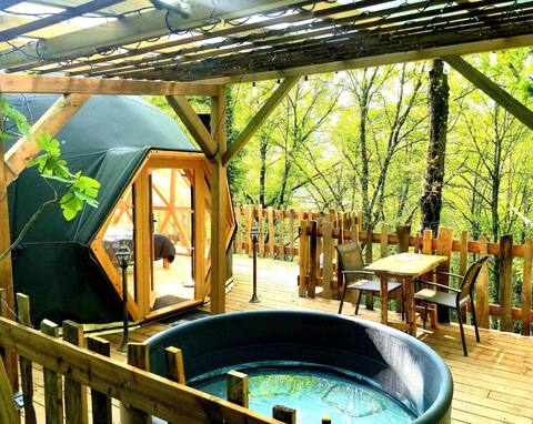 Stonewood Dome & Stilt Spa with Forest View