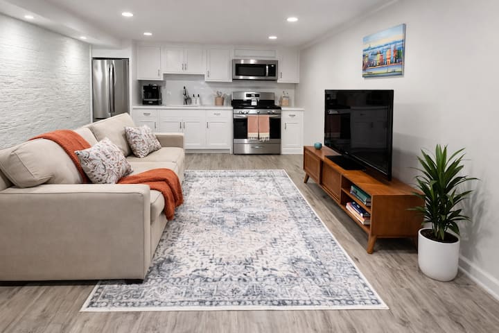 5 Blocks To Capitol | Capitol Hill 2br | Parking - Washington, D.C.