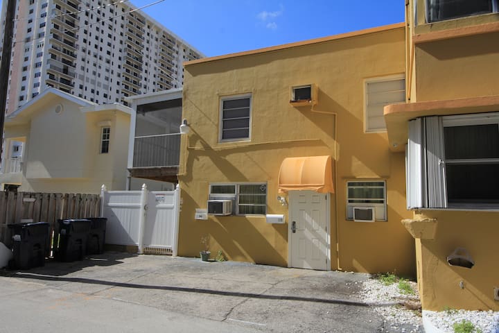 Beachfront 2 Story/3BRM/3BA/2 O. View Ter./Parking gallery image 3