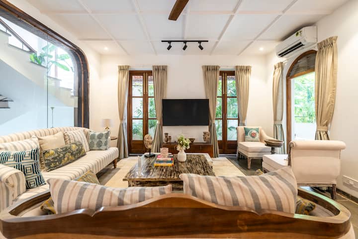 Living room image 7