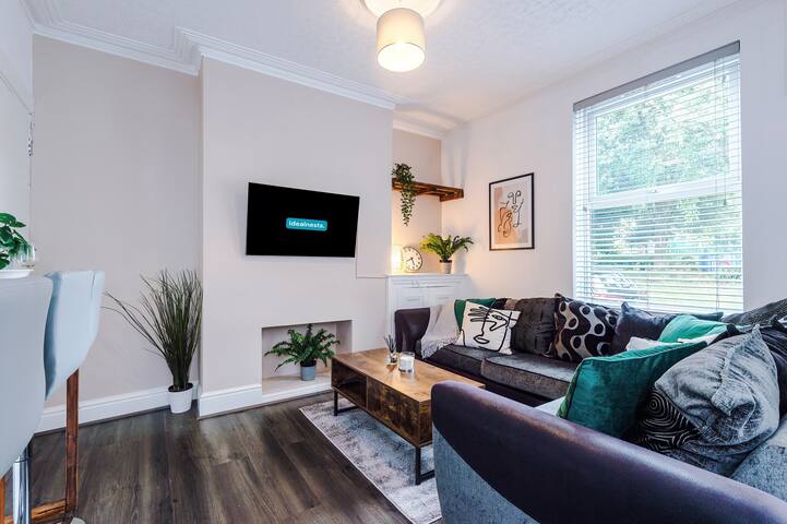 Perfect for Contractors | Free Parking & Netflix