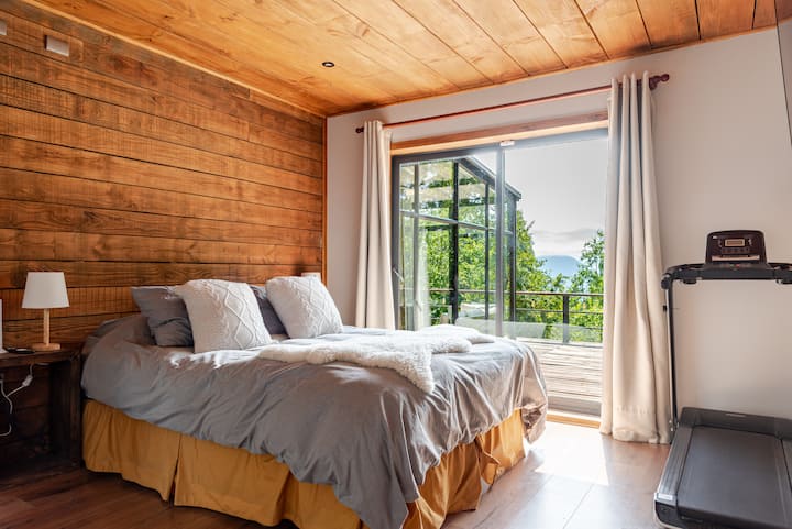 Mashine ya kukimbia katika chumba cha "El Establo" ni chaguo bora kwa wale ambao wanataka kuanza asubuhi kwa kuboresha mzunguko wao na kuandaa misuli yao kwa siku.