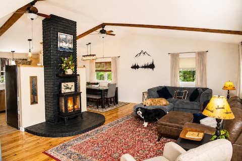 Family Lake Retreat~GameRm~Fireplace~LakeKanasatka