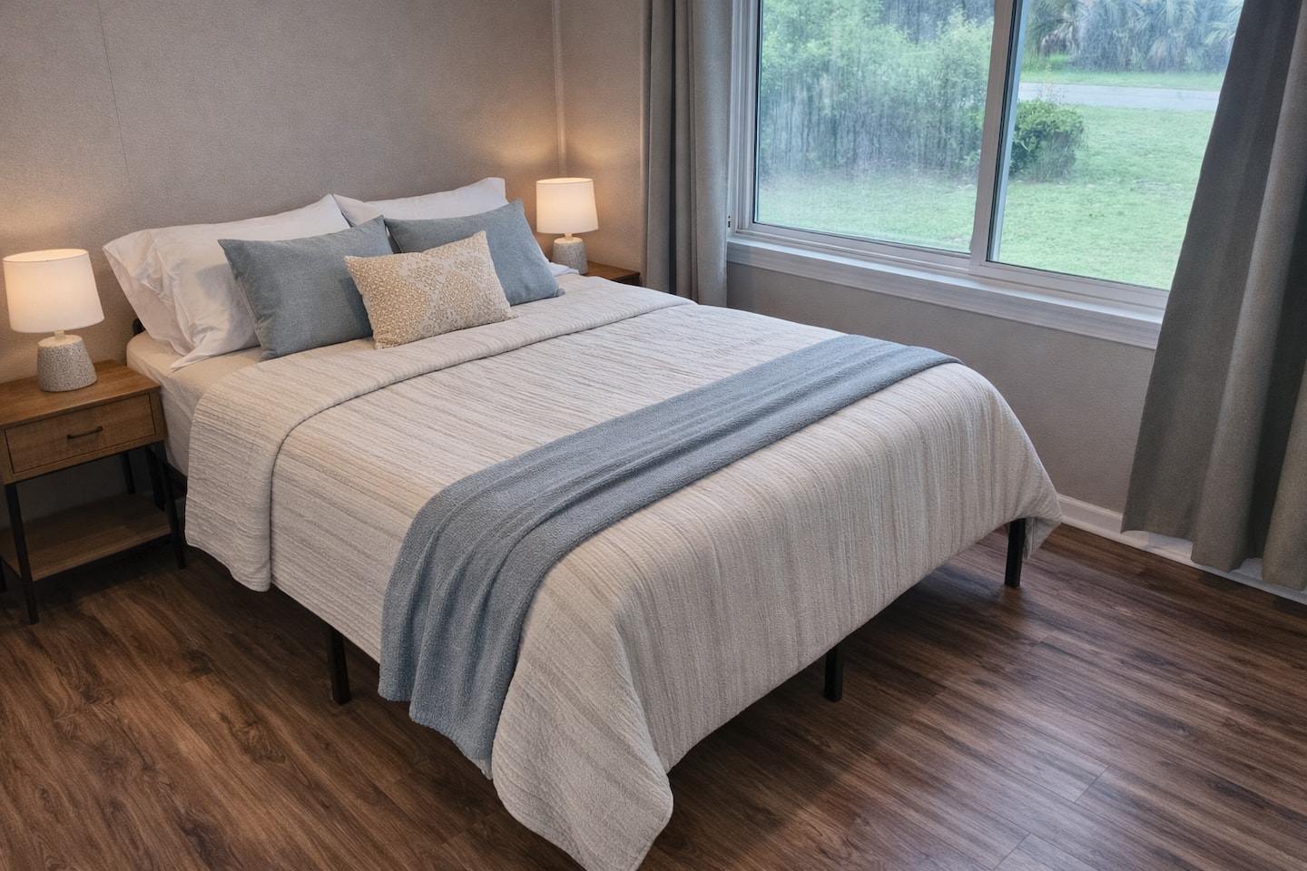 Bedroom 2 — Queen bed