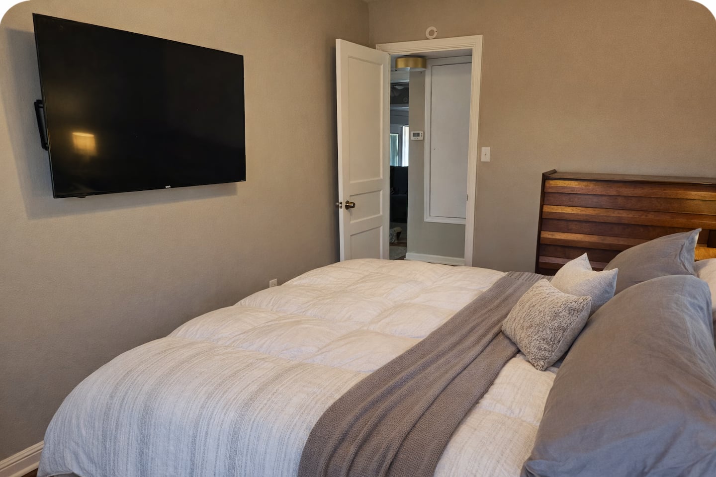 Primary bedroom — additional view