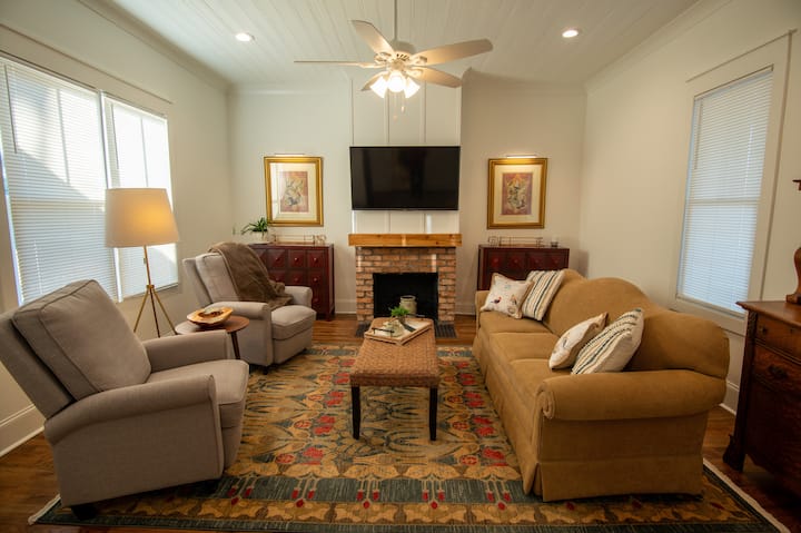 Charming Covington Cottage - Covington, GA