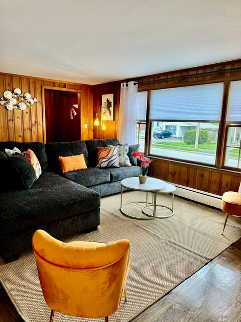 Top performing Airbnb: Lovely remodeled single family ! in Worcester