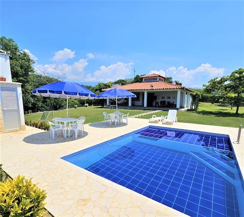 A property with a pool and a perfect plan with a maid