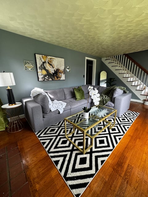 Home w/WIFI/Free parking/hospital/longterm stays