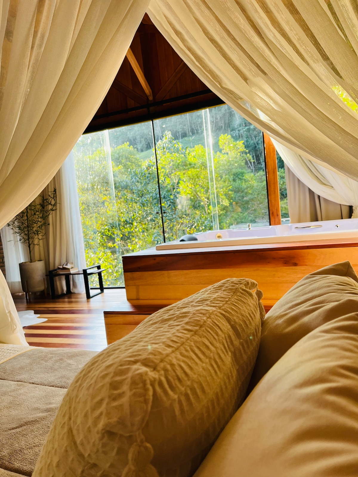 Საწოლის თვალწარმტაცი ხედი!