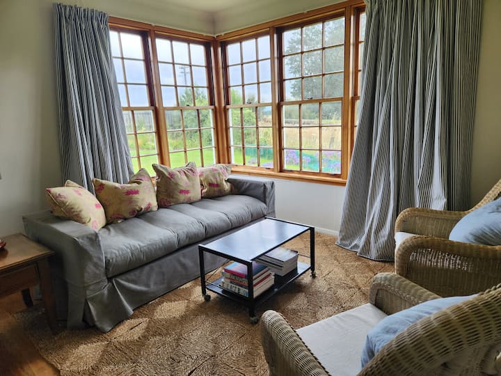 The Gatehouse - Vintage  Cottage With Rural Views - Nieuw-Zeeland