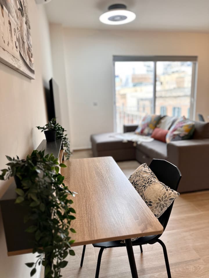 Modern Apartment; Sleeps 4