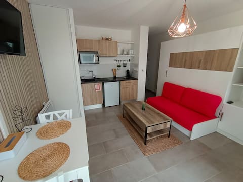 Airbnb performant: Ground floor studio, quiet, with terrace à La Rochelle