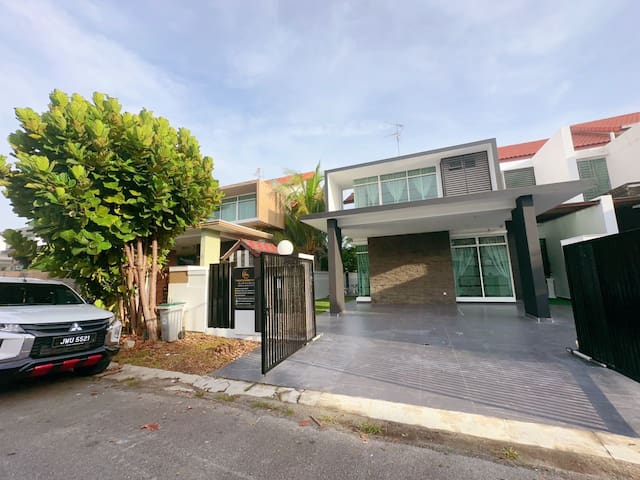 7 Nights Homestay managed Airbnb listing 1