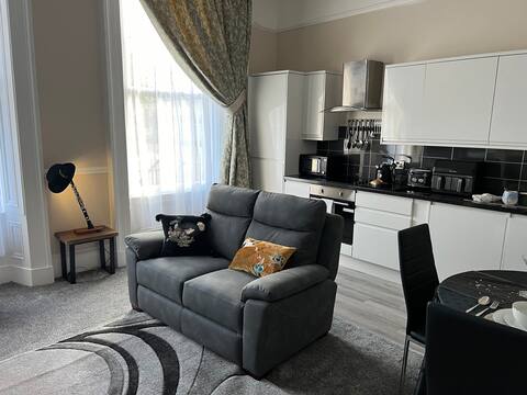Popular Airbnb listing: Hamilton Square in Birkenhead