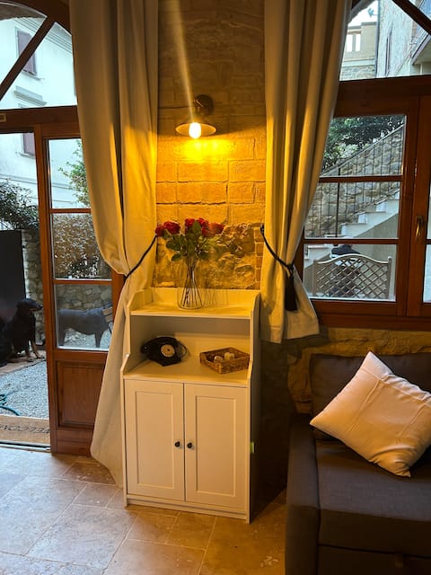 Top Airbnb: Studio - Studio apartment in the heart of the village of Chianni a Chianni