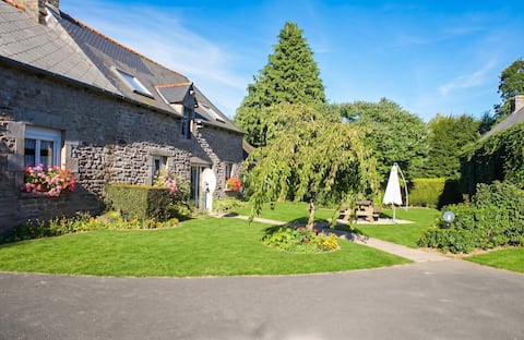 Charming House in Le Mené, piano & garden