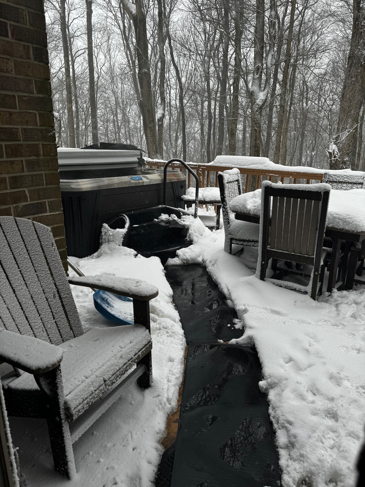 Second bedroom with double beds