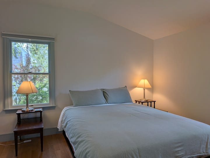 Private 2 Bedroom Guest Suite Off Main Street - Falmouth, MA