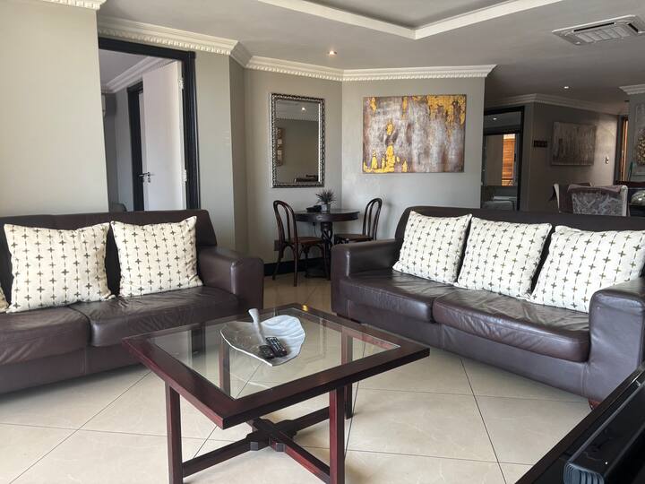 Luxury Waterfront Penthouse - ダーバン