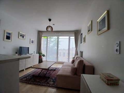 Top Airbnb: Modern apartment with parking space in Versailles