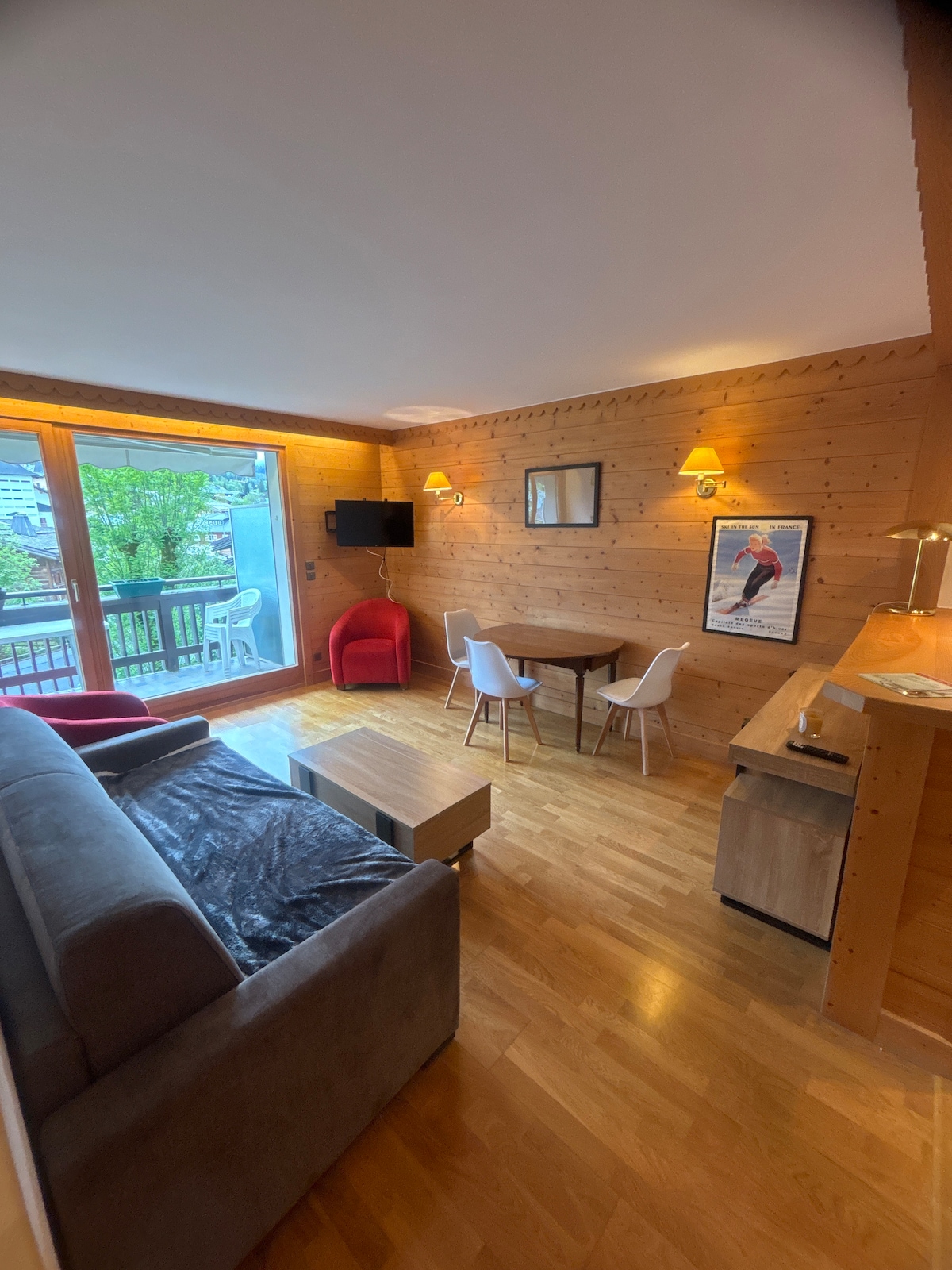 Propriété Airbnb réussie: Charming 2-room with terrace in the city center à Megève