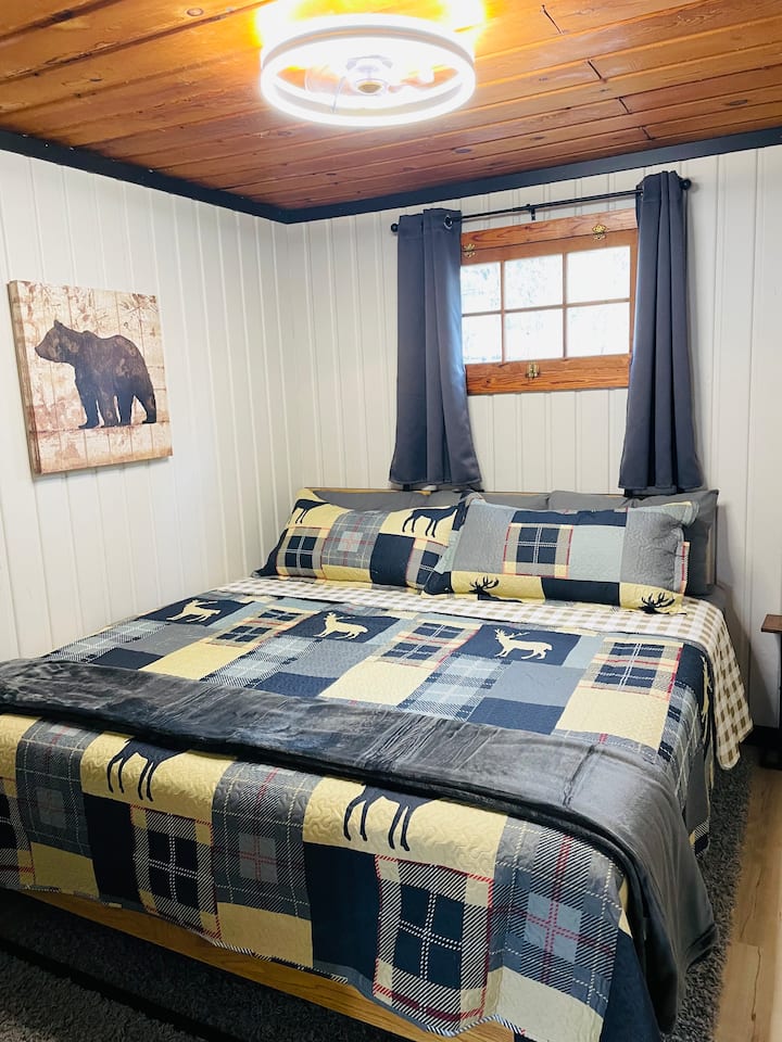 Udoban bračni krevet (širine 180 - 200 cm)