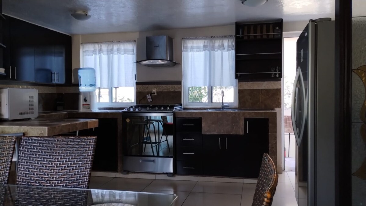 Anuncio de Airbnb popular: "Spacious and comfortable house in Hacienda Cocoyoc" en Cocoyoc