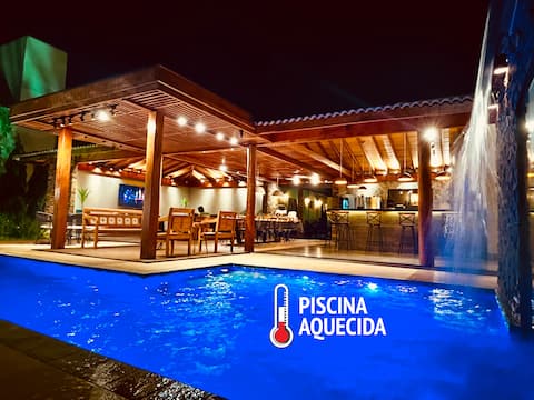 Heated Pool, 16 people, Close to Parks
