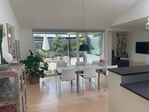 Beautiful villa close to Øresund, shopping and transport