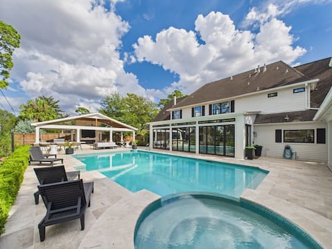 Popular Airbnb listing: Wagon Wheel BNB - 20 minutes to IAH, pool + spa in Willowbrook