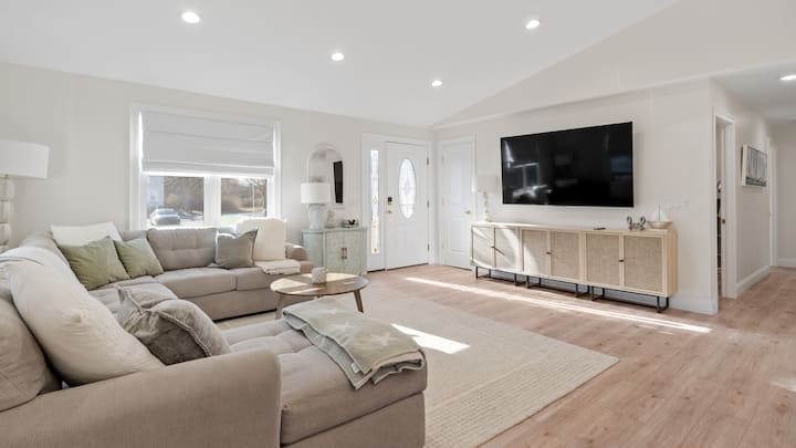Coastal Retreat-walk To Scarborough Beach Sleeps 8 - Narragansett, RI