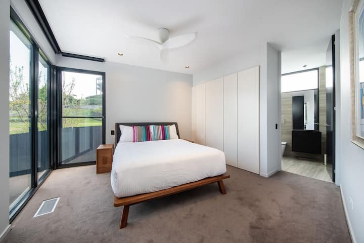 Somers Sanctuary Middle Level Queen Bedroom