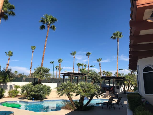 r 10beds, 5.5 bath estate. Incredible amenities!