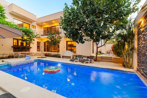 Spacious and modern house with a pool in Huatulco