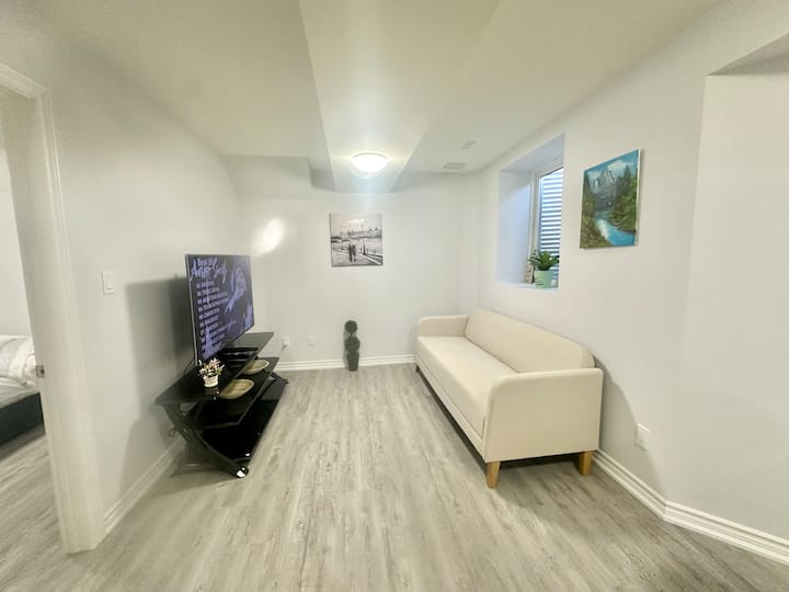Brand New Suite In Ajax - Ajax