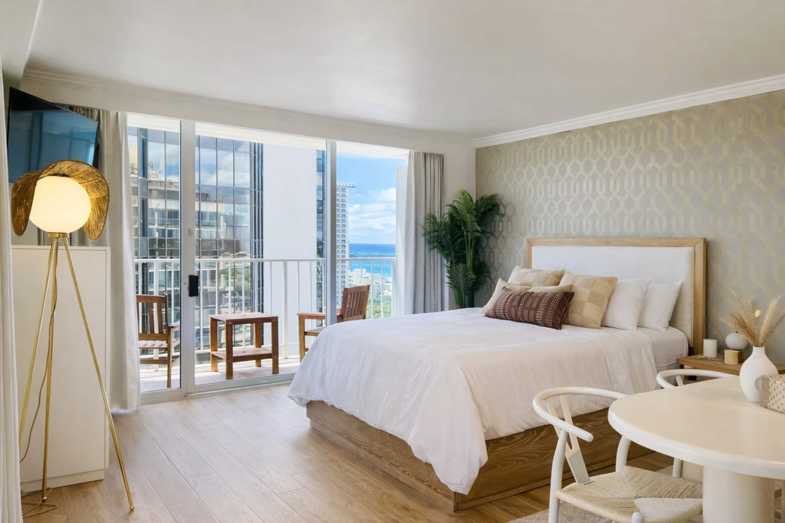 Waikiki Gem: Corner Unit with Ocean View 1 Parking - Image 7