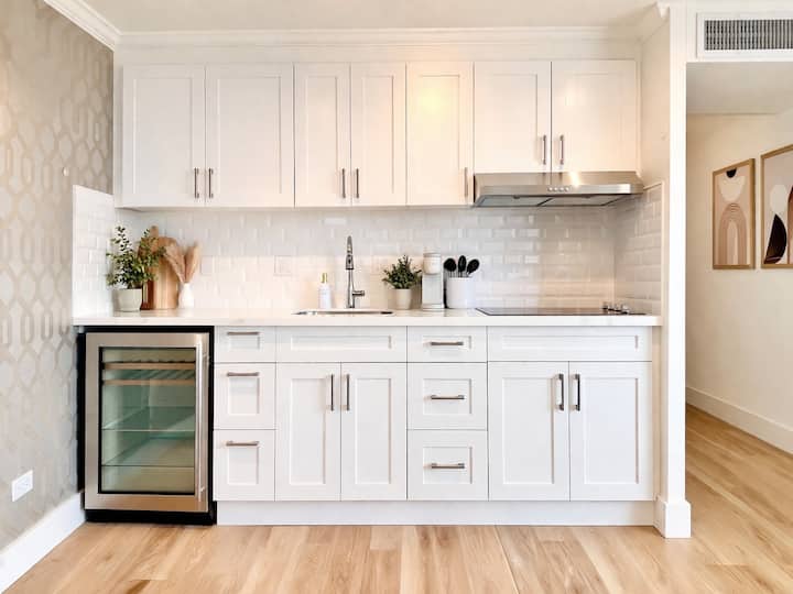 Waikiki Gem: Corner Unit With Ocean View 1 Parking - Honolulu