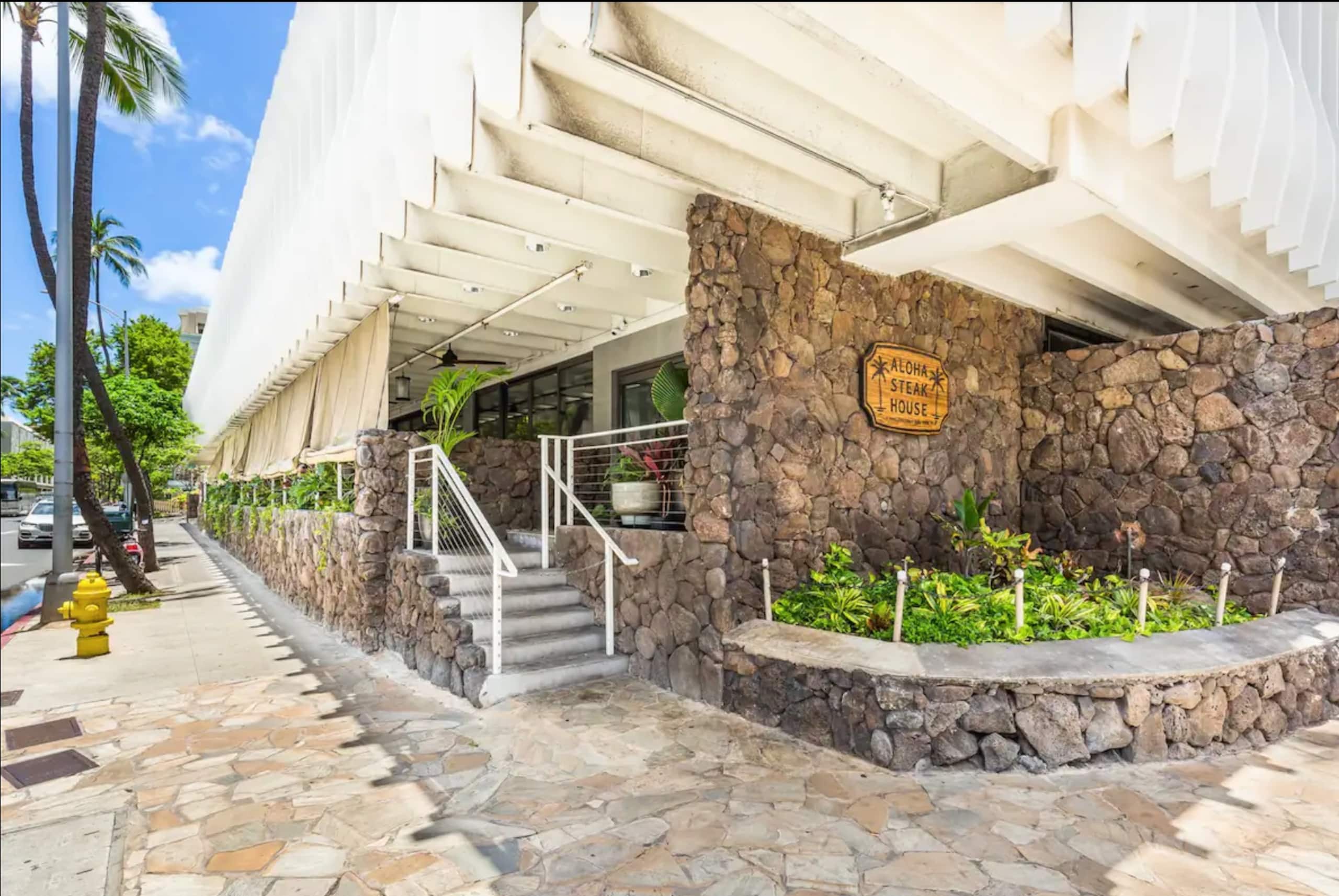 Waikiki Gem: Corner Unit with Ocean View 1 Parking - Image 26