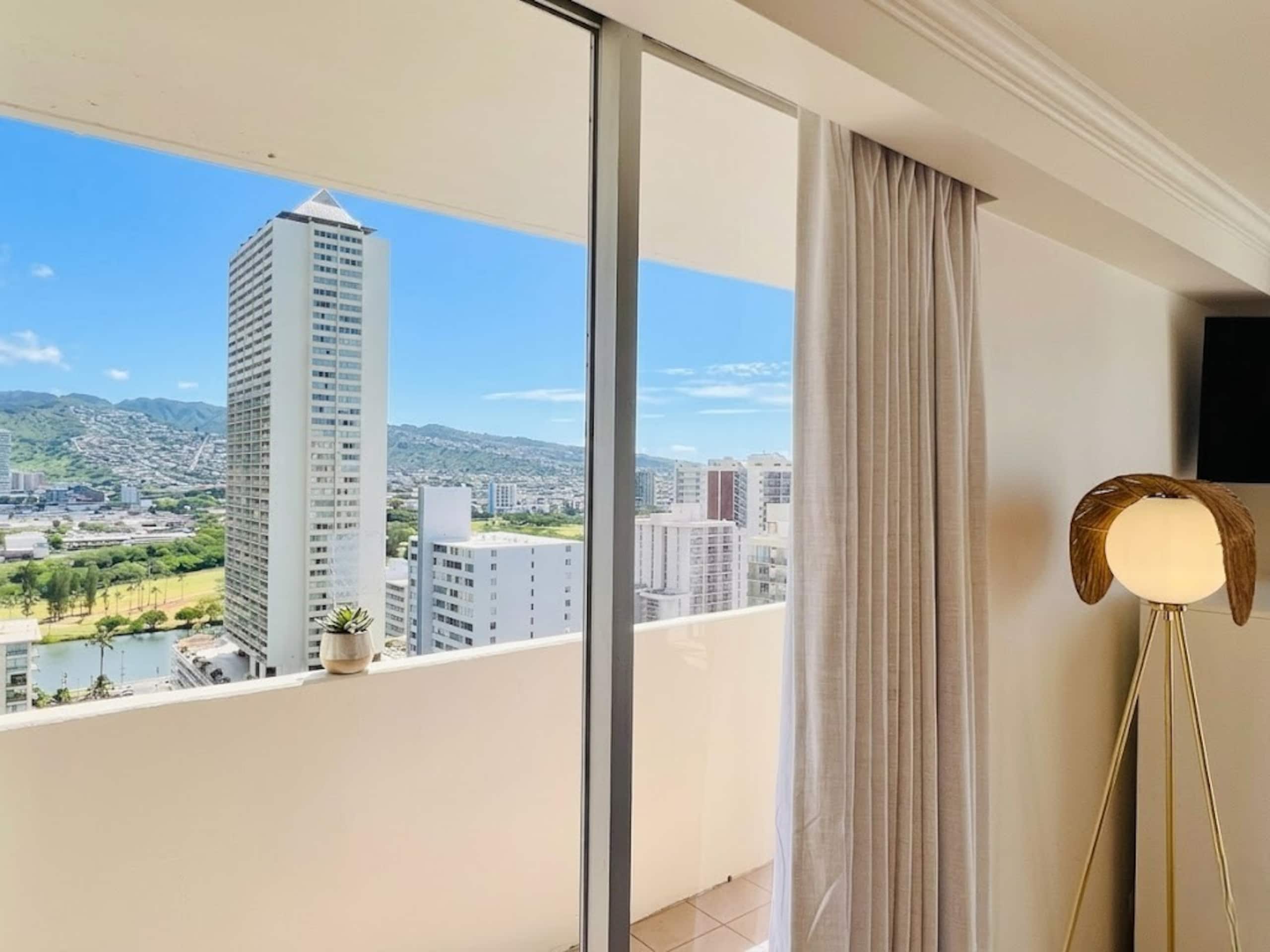 Waikiki Gem: Corner Unit with Ocean View 1 Parking - Image 24