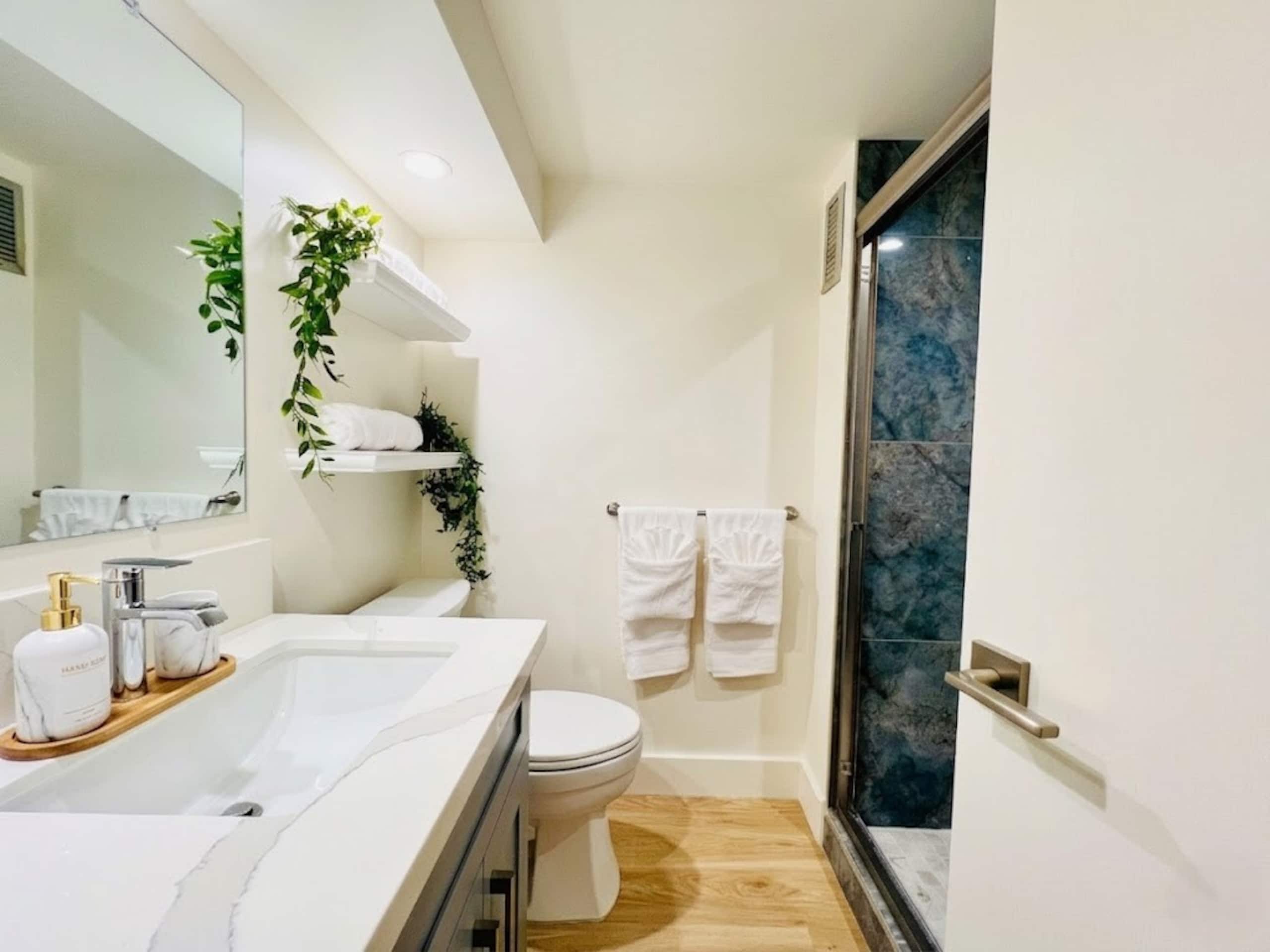 Waikiki Gem: Corner Unit with Ocean View 1 Parking - Image 20