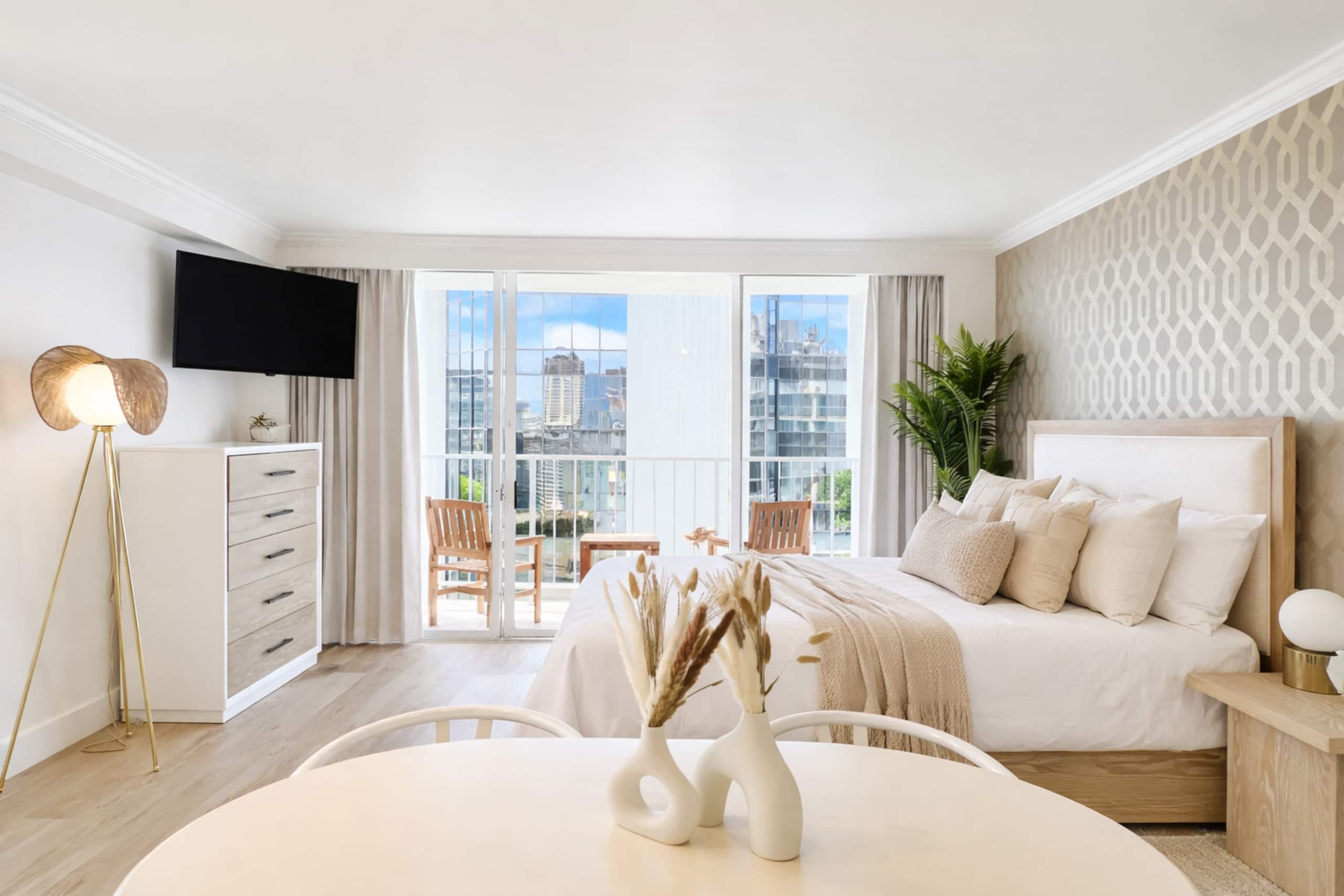 Waikiki Gem: Corner Unit with Ocean View 1 Parking - Image 8