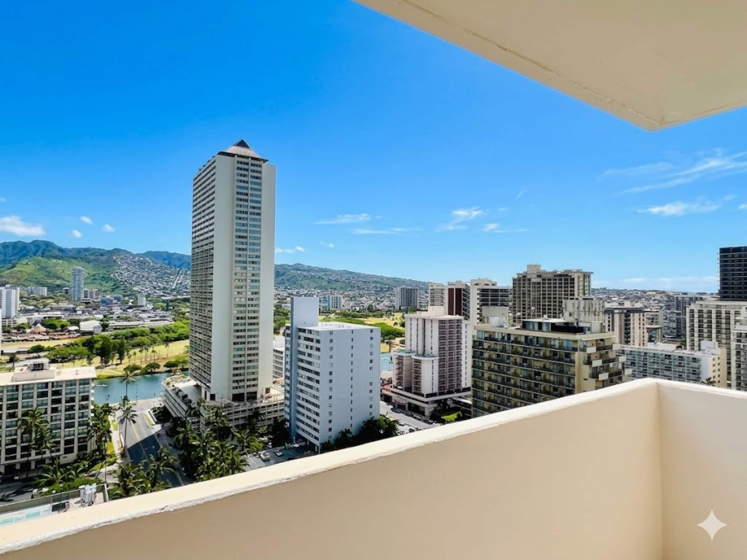 Waikiki Gem: Corner Unit with Ocean View 1 Parking - Image 23