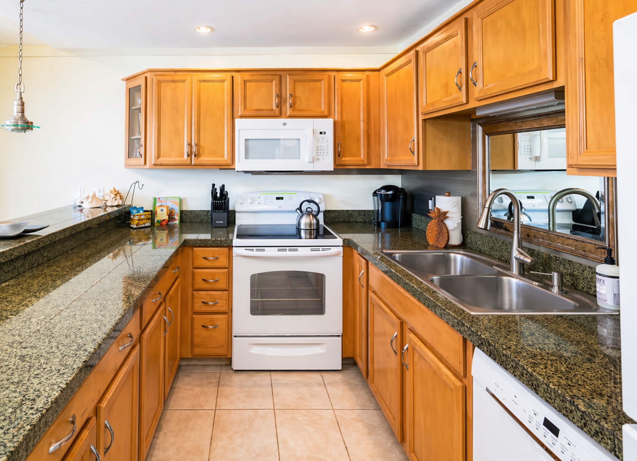 Family Oceanview | Beach, Pool, Hot Tub, AC - Image 6