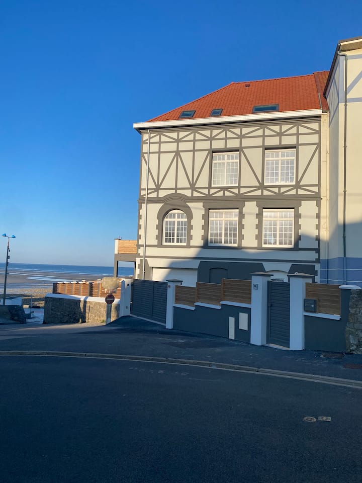 Villa "Le relais" on the Wimereux dike