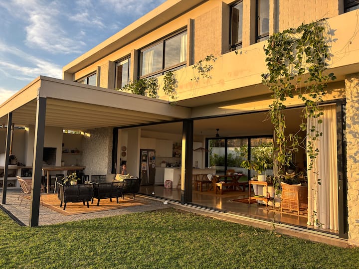 Sunny Coastal Family Home - Dolphin Coast